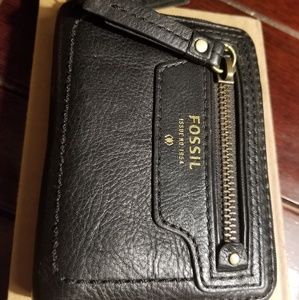 Fossil zip multifunction wallet, Cowhide leather.